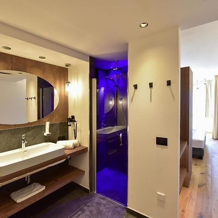 Hotel Goldene Traube Termeno Exterior photo