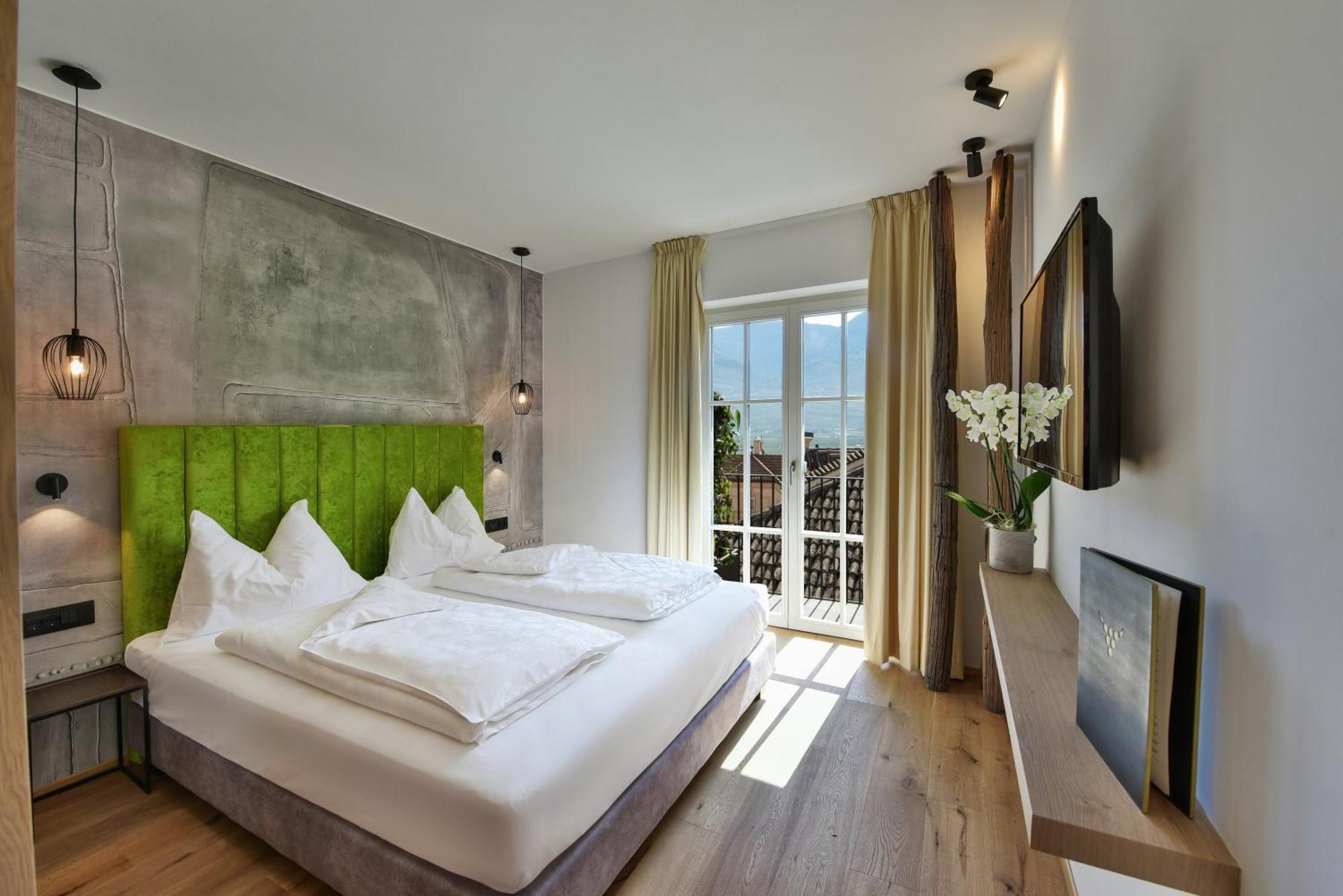 Hotel Goldene Traube Termeno Exterior photo